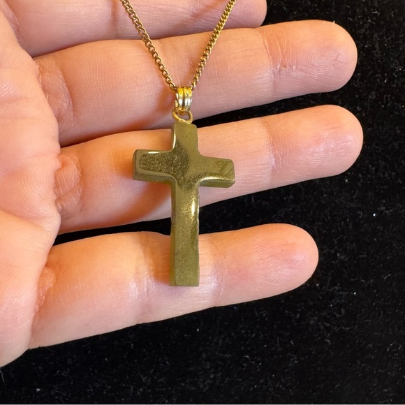 High Quality Nephrite Jade Cross Pendant with 1/20 14K Gold Filled Chain - Picture 5 of 16